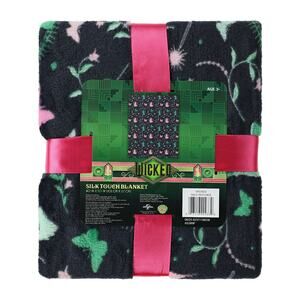 🔥Wicked Silk Touch Blanket 40 x 50 BNWT🔥